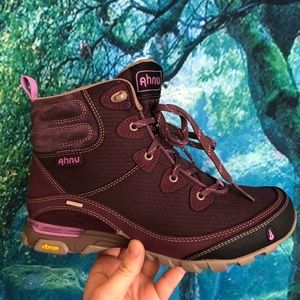 AHNU HIKING BOOTS